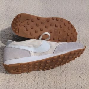 Women's Nike Day Break Waffle Size 8